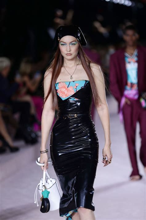 versace runway 2021